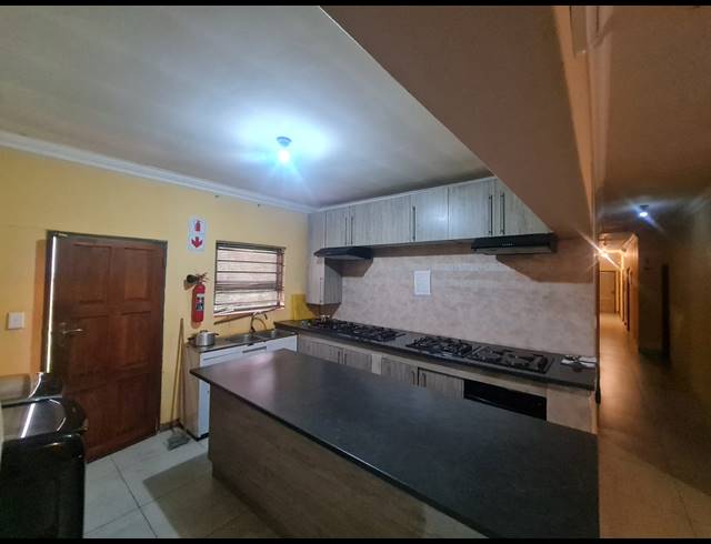 12 BEDROOM HOUSE FOR SALE IN BEDWORTH PARK